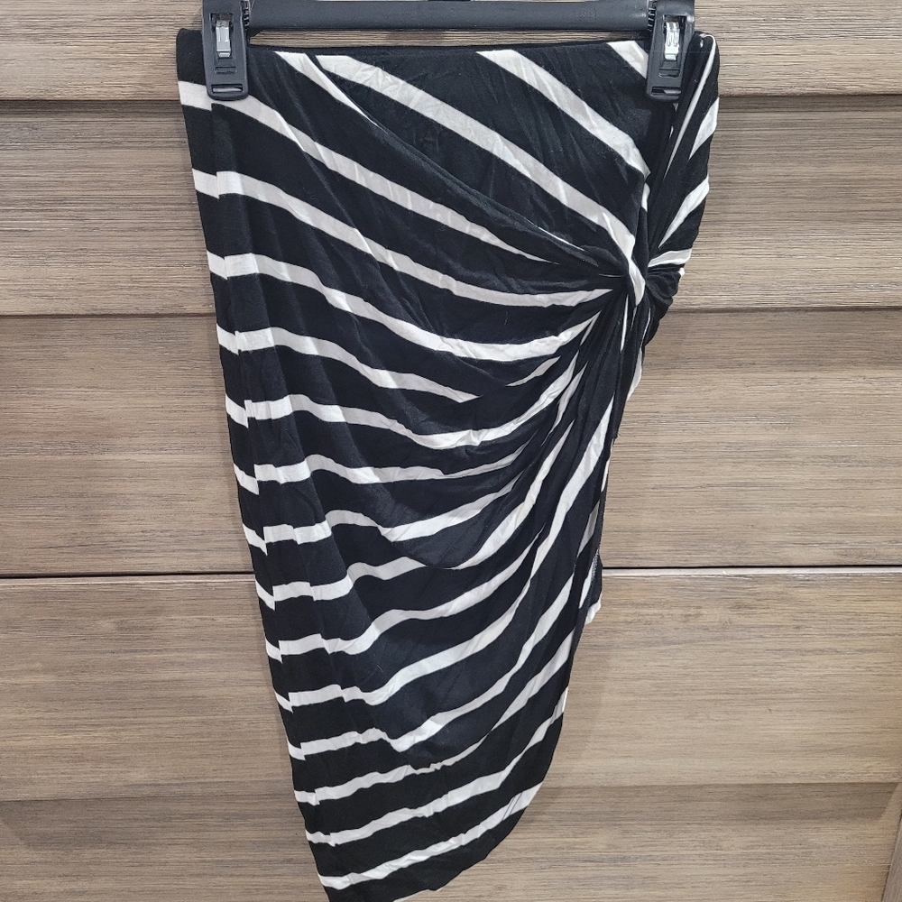 Asymmetrical Skirt With Knot